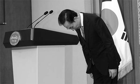 S. Korea's Lee apologizes for graft scandal