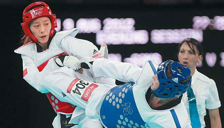 With no leg to stand on, Hou settles for a silver
