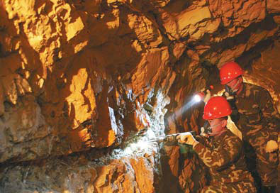 Soldiers of fortune target gold deposits