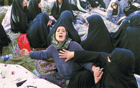 Iran doctors struggle with quake injuries