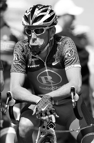 Armstrong gives up, loses titles