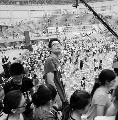 Frustrated crowd turns ugly at Henan concert