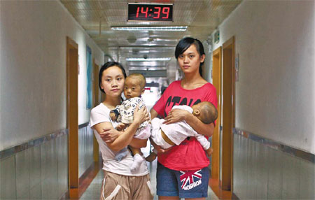 Mothers offer gift of hope