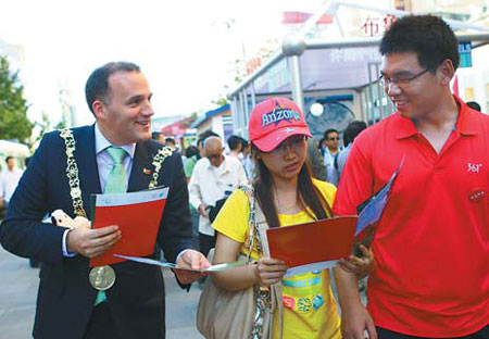 World cities vie for visitors on Beijing streets