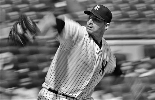Pettitte beats rust, quiet stadium in comeback win