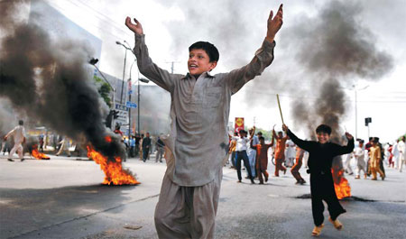 Violent day of protests in Pakistan kills 15