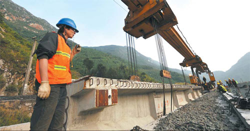 GDP may slow for 9th quarter