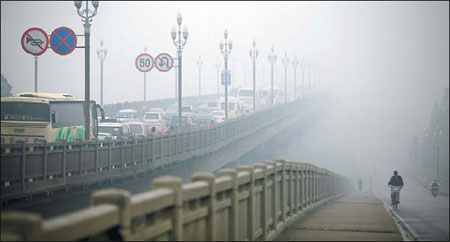 Fog, haze disrupt roads, flights in country