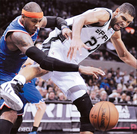 Felton, unbeaten Knicks rally past Spurs