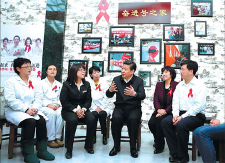 Top leaders make AIDS vow