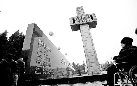 Thousands remember victims
