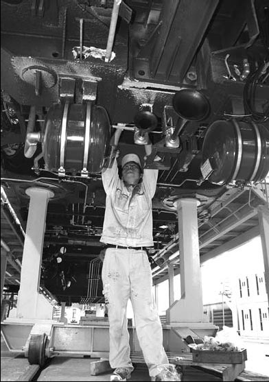 Train companies' exports gain steam