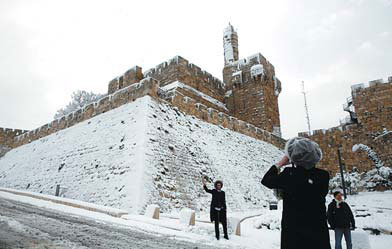 Rare snowstorm turns Jerusalem winter white
