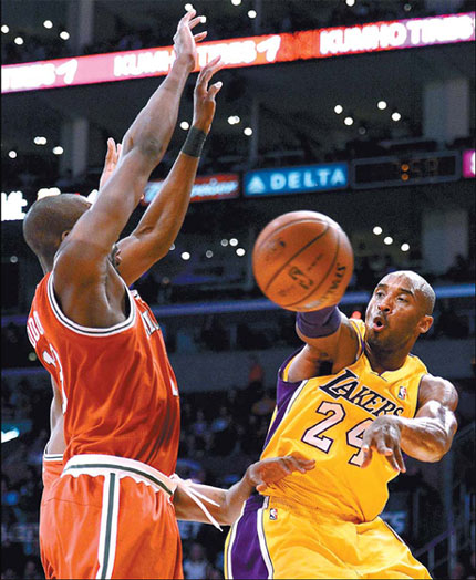 Kobe, Dwight get 31 each in Lakers' win