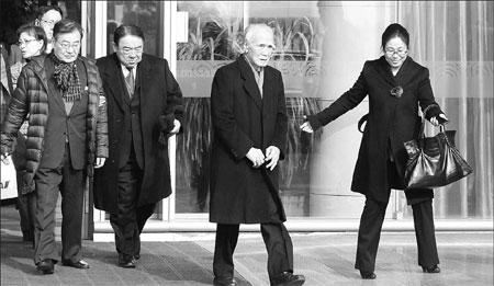 Former Japanese leader arrives in Beijing