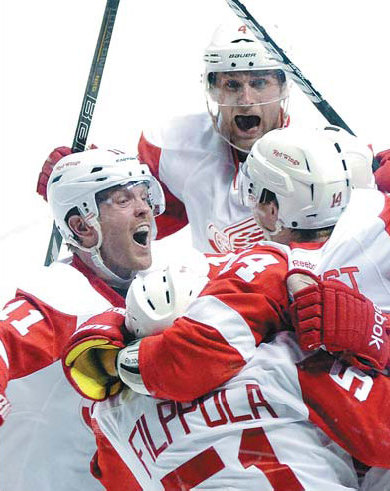 Red Wings blow 3-goal lead, beat Ducks