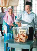 Malaysians await 'close' election result