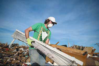 Veteran storm chasers killed by tornado in Oklahoma