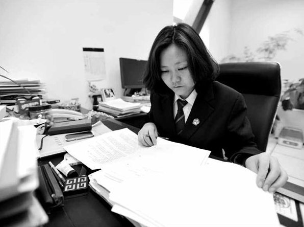 Passionate judge learns from handling foreigner-related cases