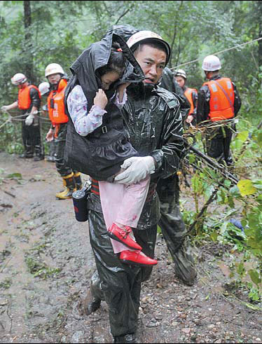 Two killed, 21 missing in Sichuan landslide