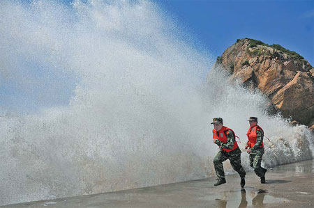 Residents flee from landslides