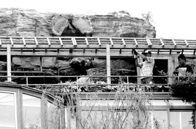 Demolition work starts on illegal rooftop villa structure