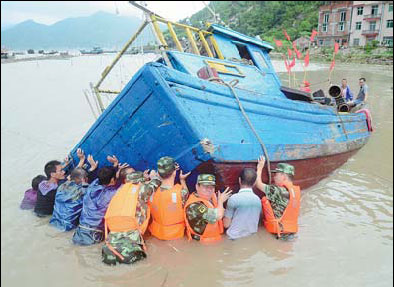 Trami batters southern China