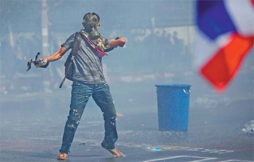 Protests against Thai govt turn violent
