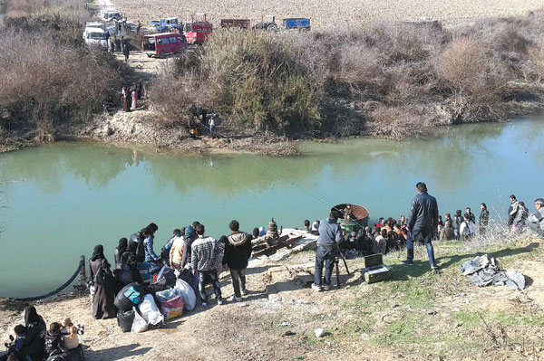 Evacuations imminent in besieged Syrian city