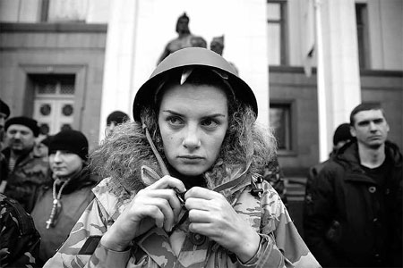 Kiev raises alarm over Crimea siege