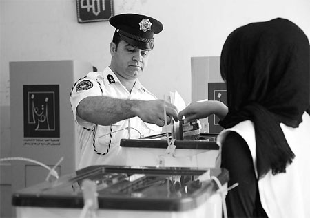 Soldiers, police cast ballots in Iraq election