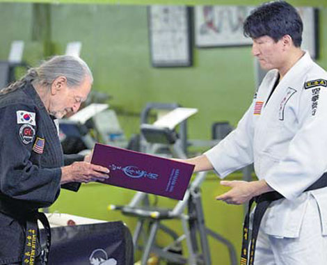 Willie Nelson, 81, earns fifth-degree black belt