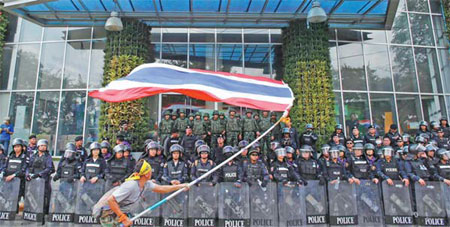 Thai protesters launch 'final fight'