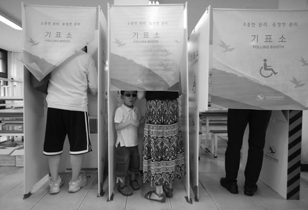 Ferry tragedy weighs on ROK ruling party in nationwide vote