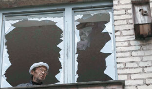 Ukrainian troops hit separatists in southern port