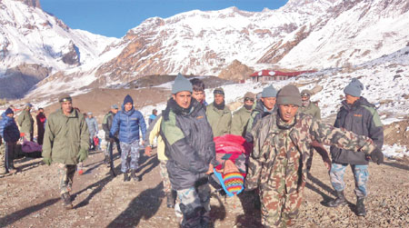 Nepal continues search for missing trekkers