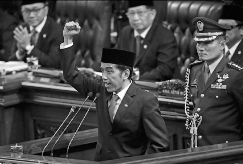 Crowds cheer as Widodo sworn in