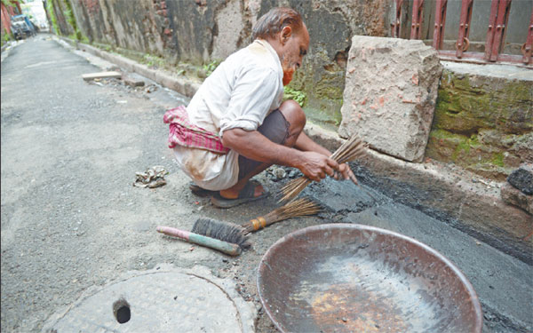Gold panners reap rewards at market