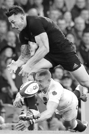 Feisty England provides stiff challenge for All Blacks