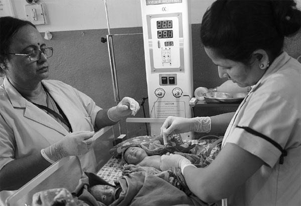 Army of housewives saves Nepal's newborns