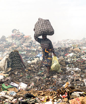 Dump offers living amid Maputo's stark poverty gap