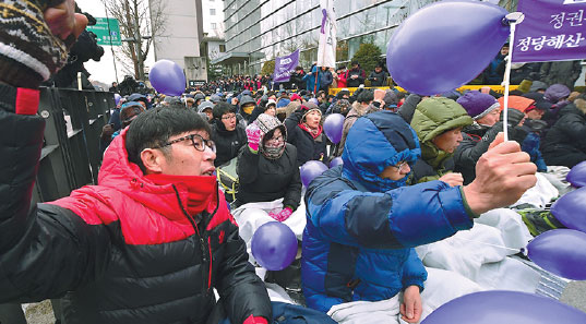 Court orders leftist party in ROK to disband