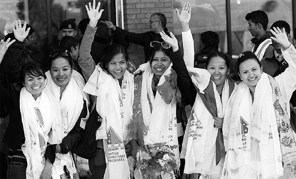 First all-women team scales highest mountains on all seven continents
