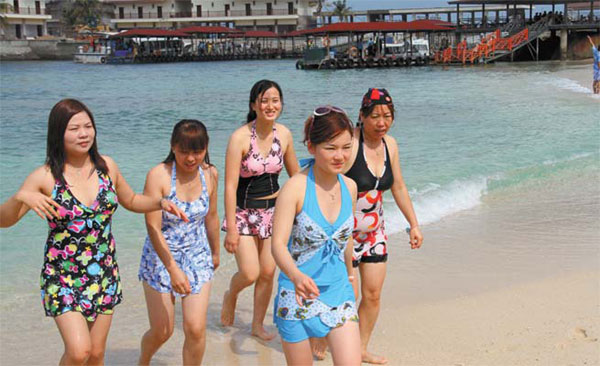 Hainan tourist numbers soar