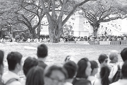 Lee Kuan Yew's mourners line up for 10 hours