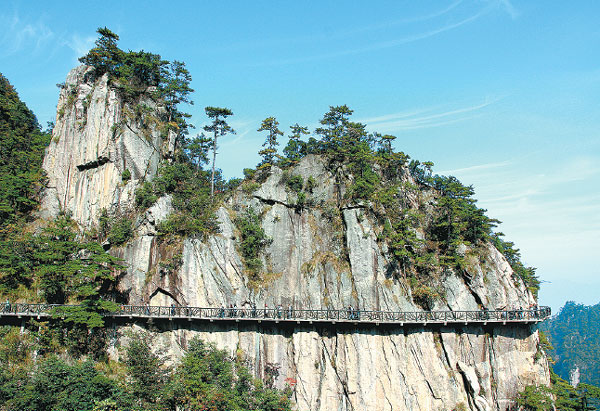 Lin'an's fresh air, mountain scenery enchants visitors