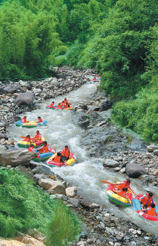 Lin'an's fresh air, mountain scenery enchants visitors