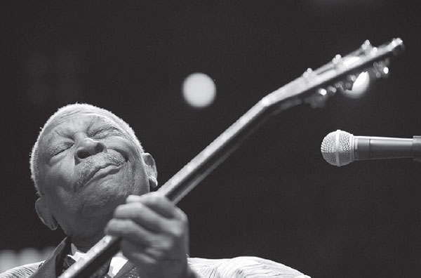 Blues legend B.B. King dies at 89
