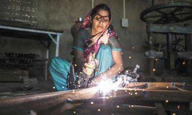 'Barefoot' grandmas engineer solar revolution