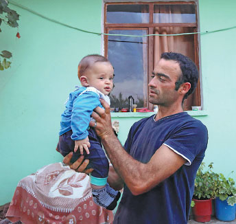 Crisis hits Albanian families living on little cash